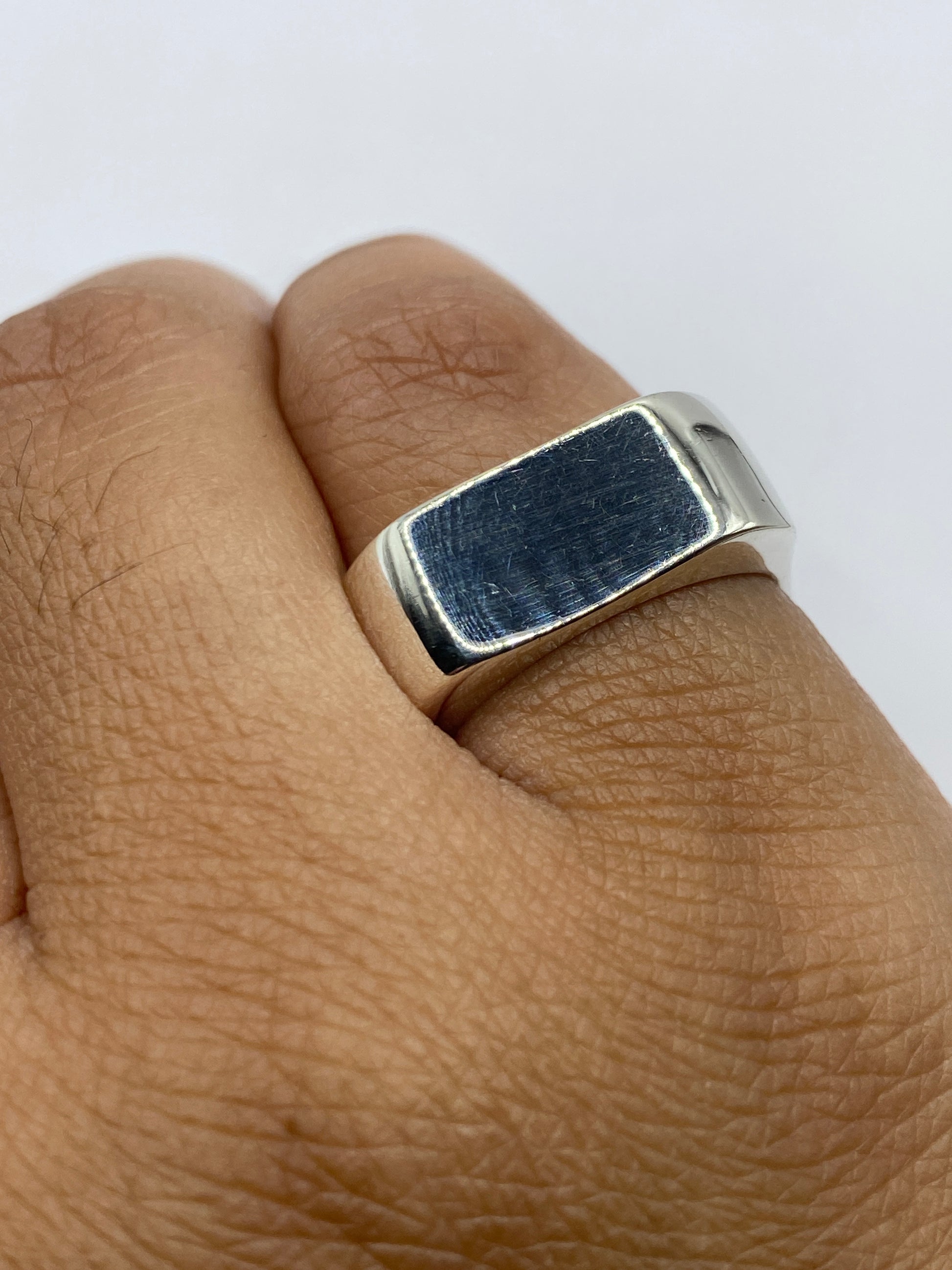 Interior del anillo con el Quinto .925 y el pulido de acabado