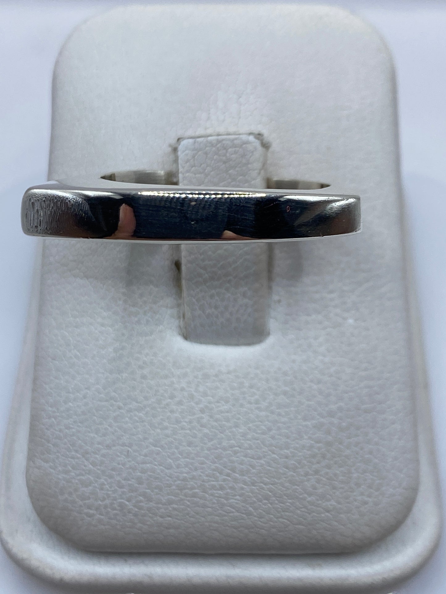 Anillo de plata cartoneado con volumen 3D, pulido a espejo, en talla 9