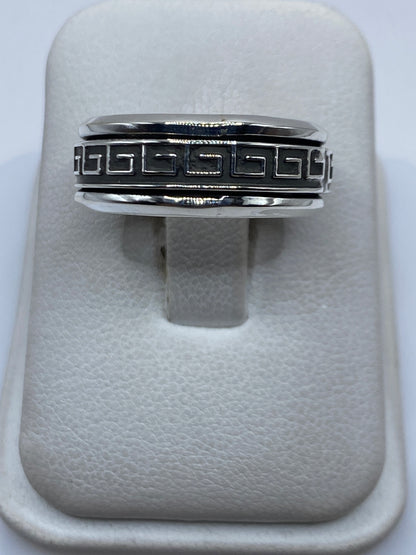 Anillo de plata .925 con motivo prehispánico grabado, visto desde arriba