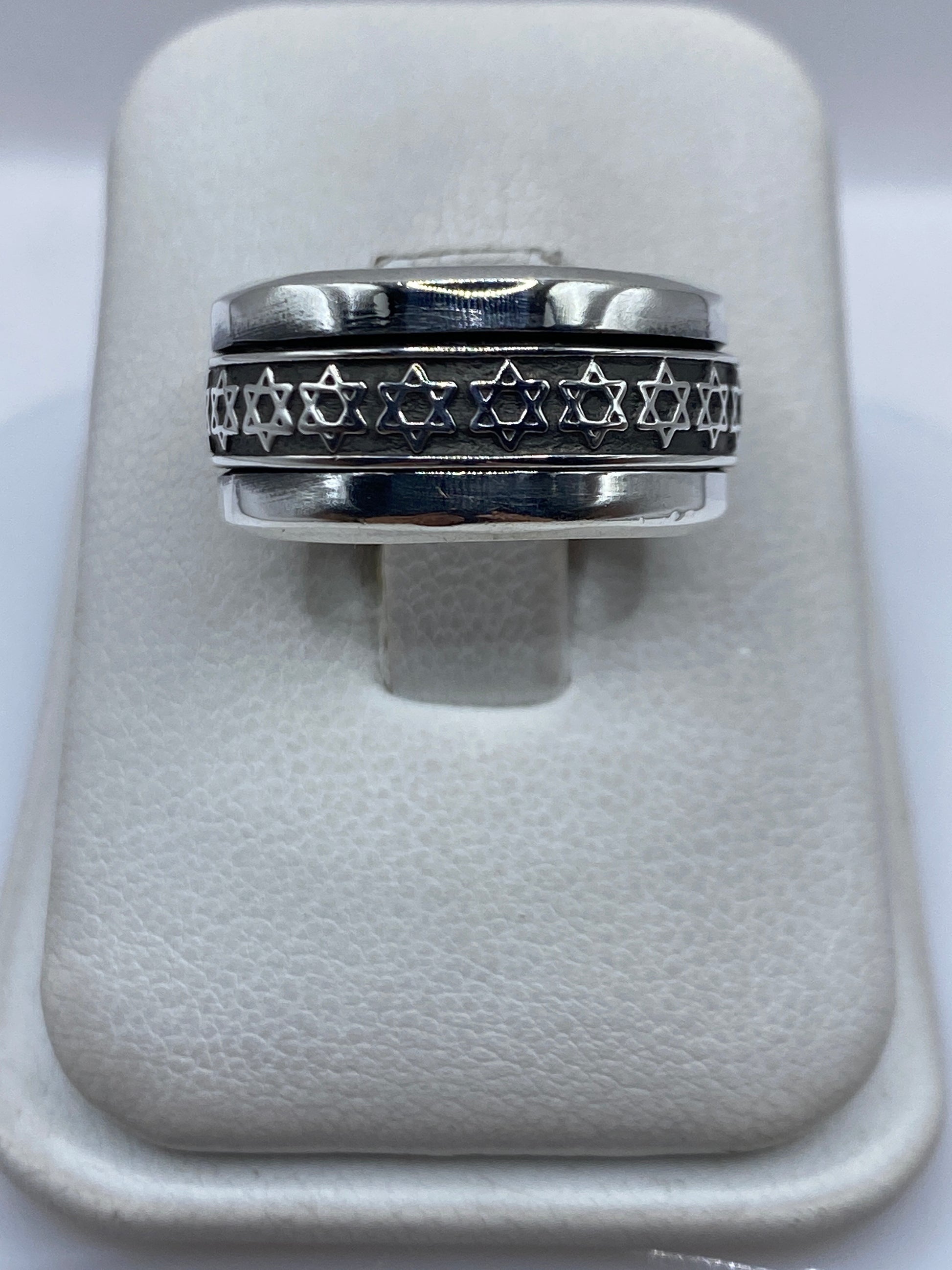 Anillo de plata .925 con Estrella de David calada, vista frontal en estuche