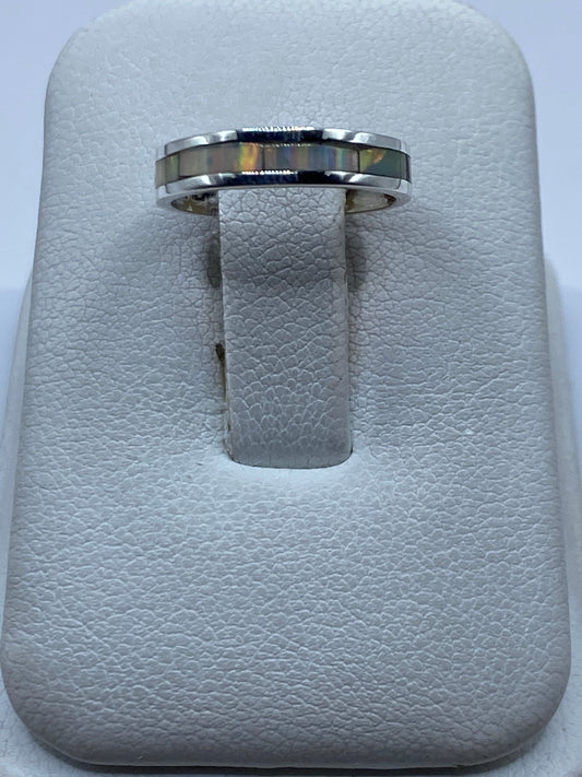 Anillo de plata .925 con ópalo de fuego multicolor en estuche blanco