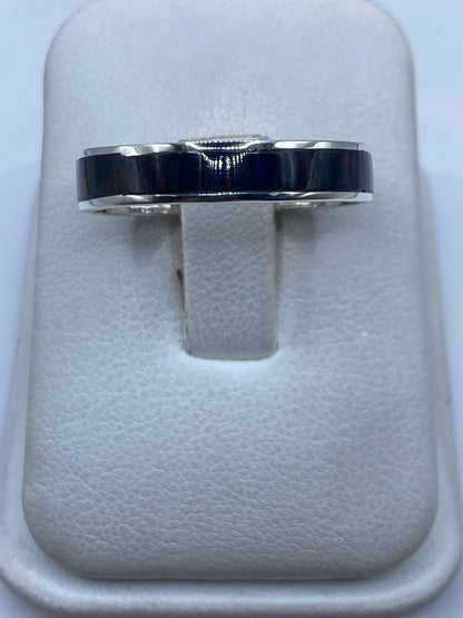 Anillo de plata .950 con ópalo de fuego multicolor en estuche blanco