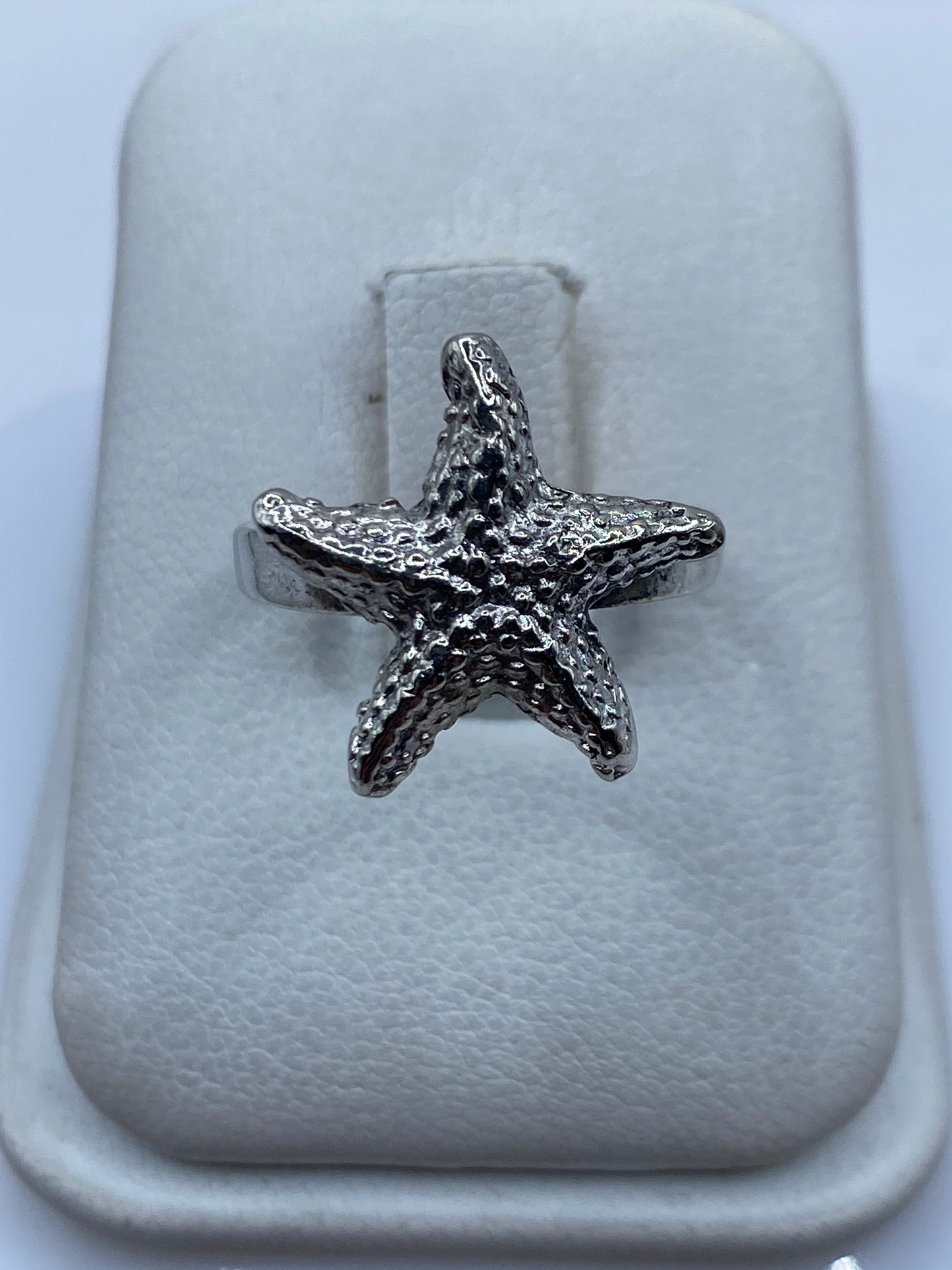 Anillo de plata .925 con diseño de estrella marina fundido en Taxco, vista frontal
