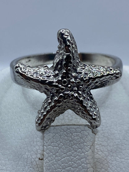 Detalle del anillo de estrella marina desde arriba, pulido brillante en plata .925