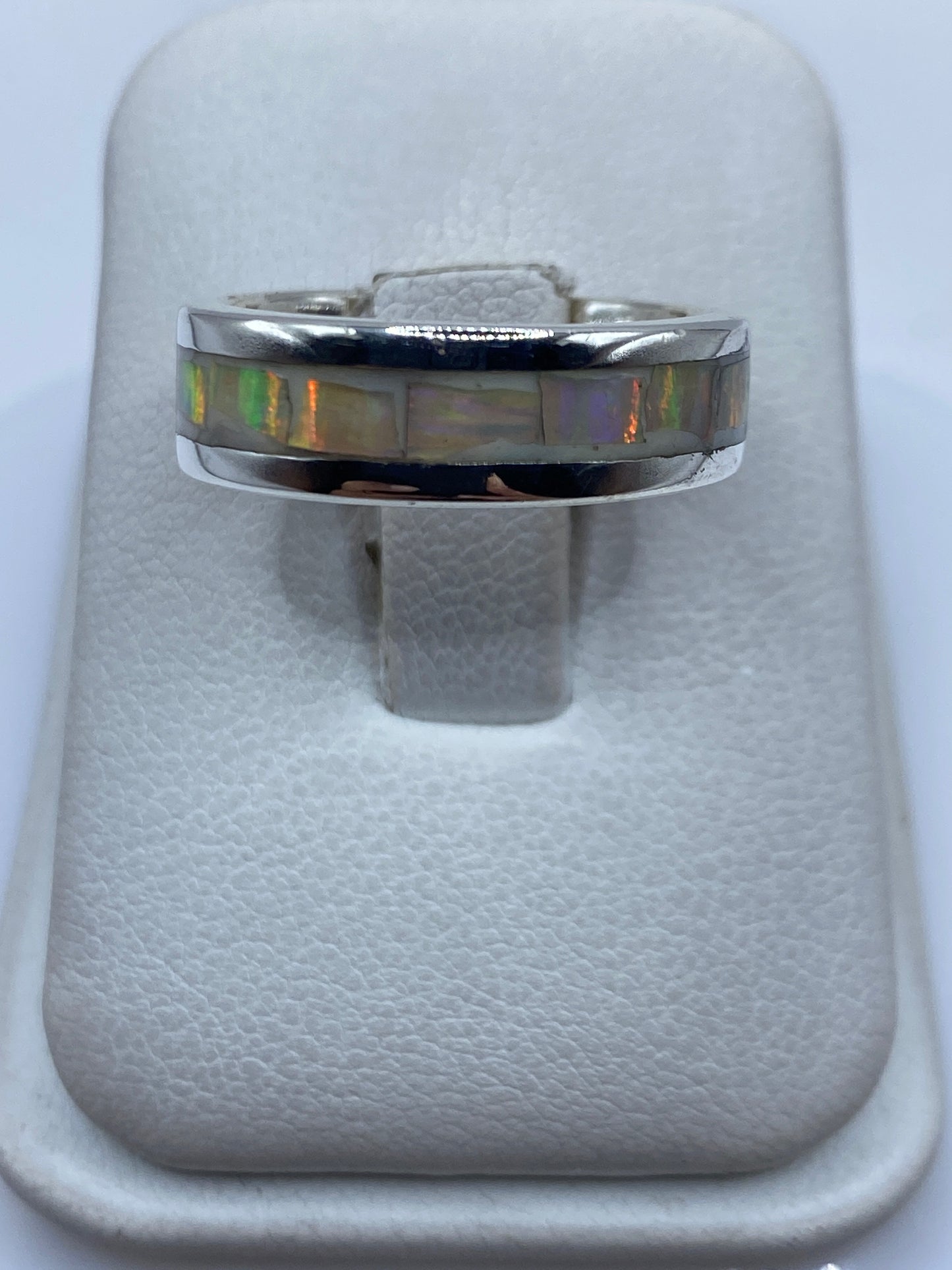 Anillo de plata .950 con ópalo de fuego multicolor engastado a mano