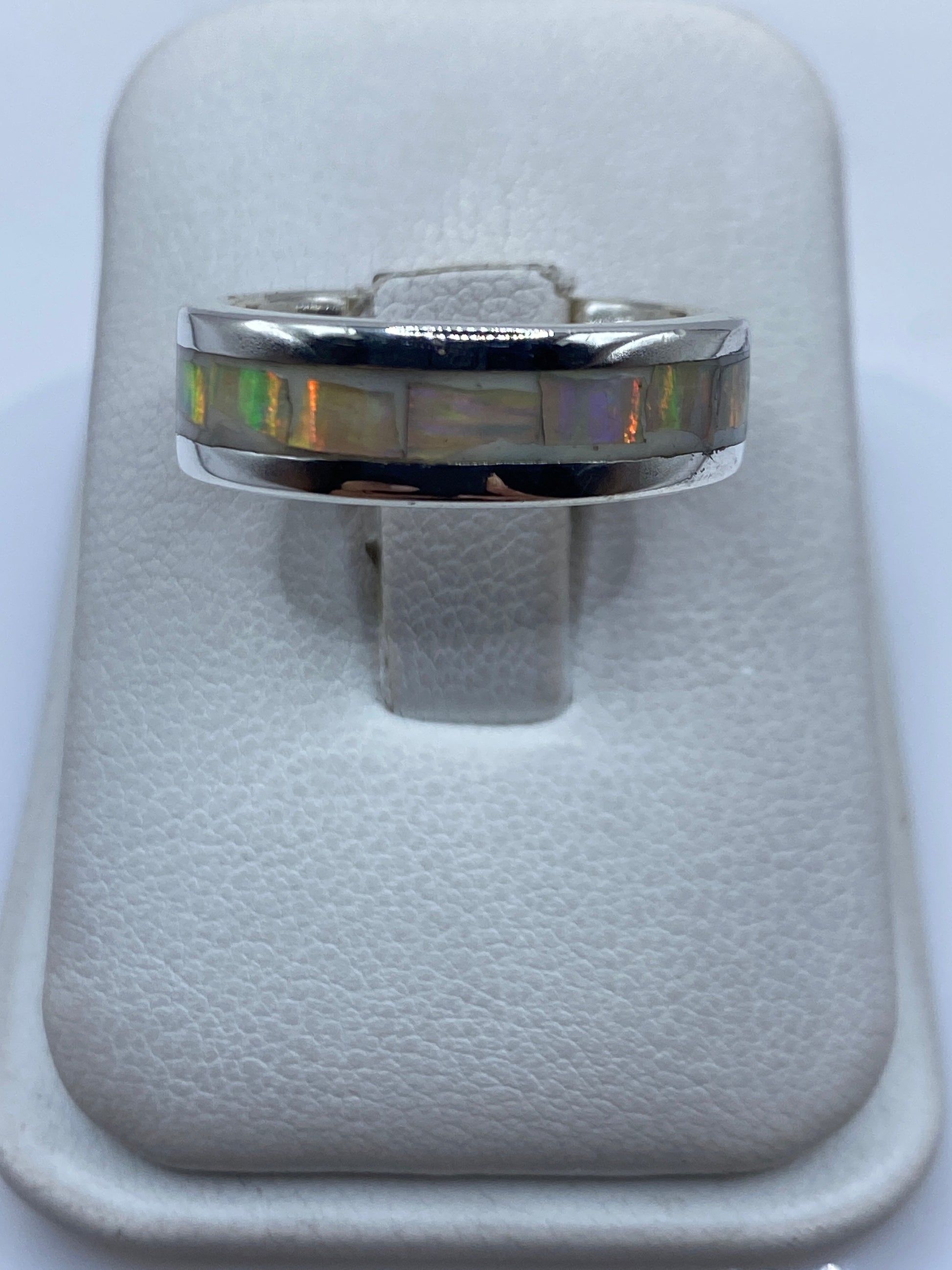 Anillo de plata .950 con ópalo de fuego multicolor engastado a mano