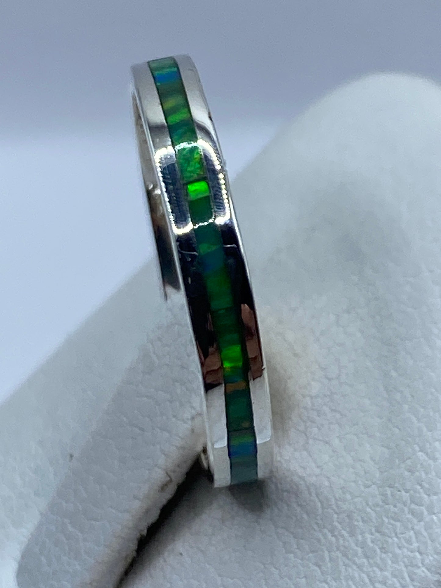 Ópalo de Fuego verde limón brillante en el anillo de plata de Taxco