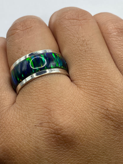 Anillo sobre fondo blanco mostrando el Quinto .950 gravado en la plata