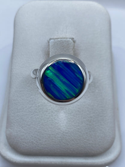 Anillo de plata ajustable con ópalo de fuego azul verdoso en estuche blanco