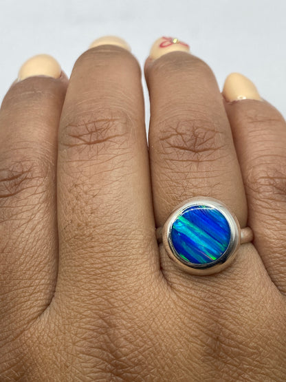 Anillo visto desde atrás mostrando el sello 925 de autenticidad