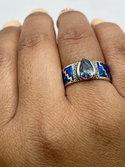 Anillo sobre fondo blanco mostrando el Quinto 950 grabado en el interior