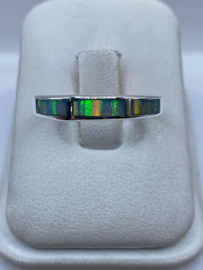 Anillo de plata .950 con ópalo de fuego azul cielo en estuche blanco