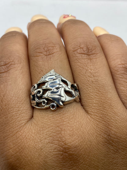Anillo sobre balanza de precisión pesando 5.1 gramos, con certificado de SKU