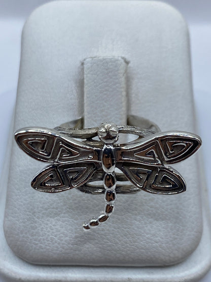 Anillo de plata .950 con diseño de libélula geométrica en talla 8