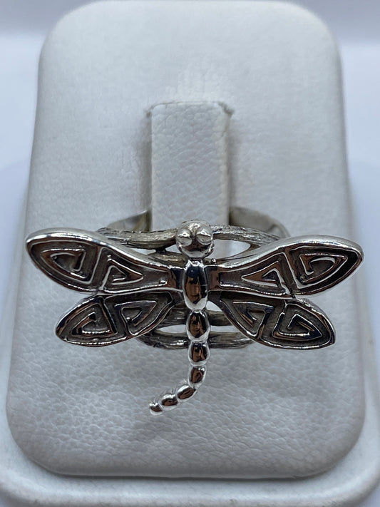 Anillo de plata .950 con diseño de libélula geométrica en talla 8