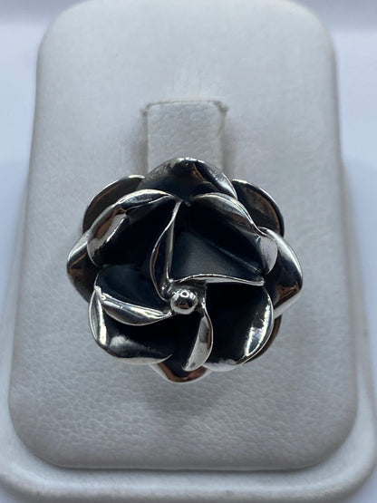 Anillo de plata en forma de rosa con pétalos en relieve, anillo ajustable