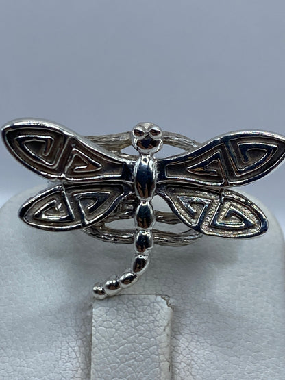 Detalle lateral del anillo prehispánico en plata pura .950