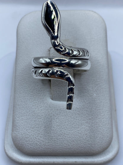 Anillo ajustable giratorio de plata .925 con bandas decoradas en estuche blanco
