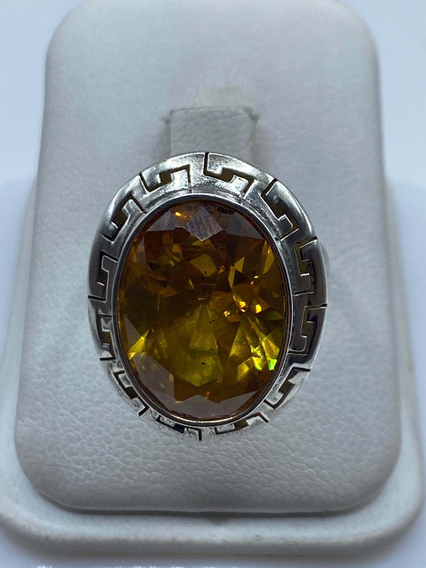 Anillo de plata .925 ajustable con circonia amarillo facetado, vista superior