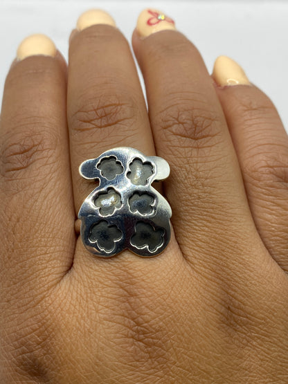 Anillo sobre fondo blanco con marca del Quinto 925 visible