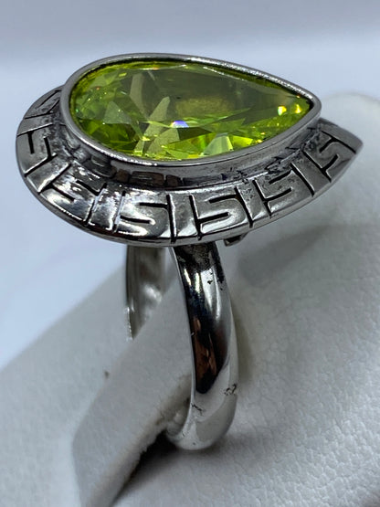 Detalle del engaste y acabado pulido del anillo ajustable