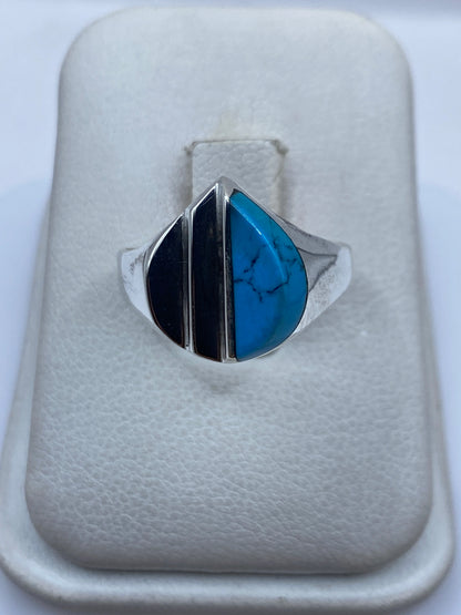 Anillo de plata .925 con turquesa azul cielo engastada, vista frontal en estuche blanco
