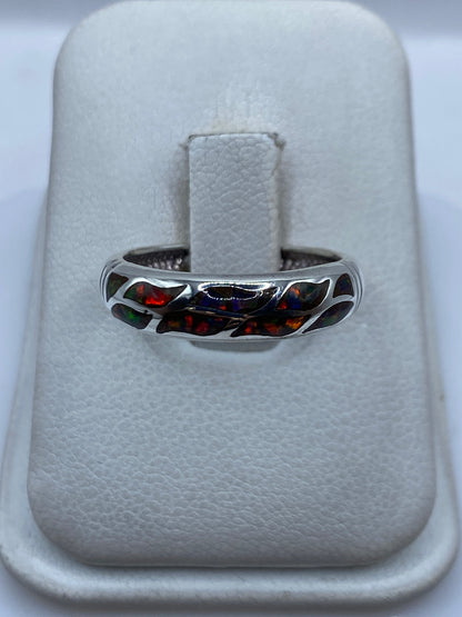Anillo de plata .950 con ópalo de fuego multicolor engastado a mano en Taxco