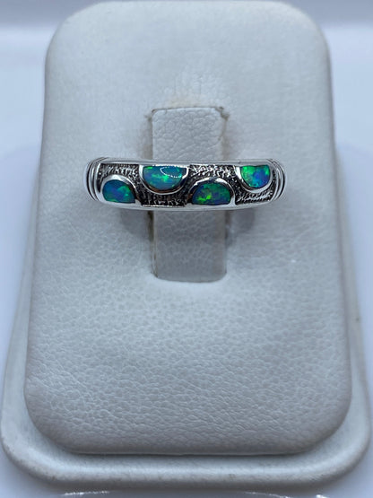 Anillo de plata .925 con ópalo de fuego azul cielo engastado a mano