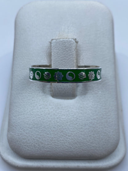 Anillo de plata minimalista en talla 10 dentro de estuche blanco