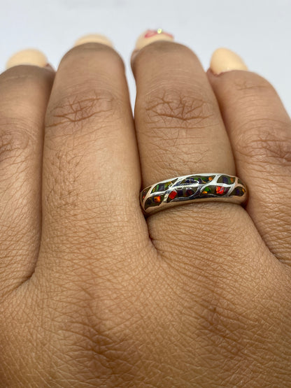 Anillo sobre fondo blanco mostrando el Quinto .950 grabado en el interior