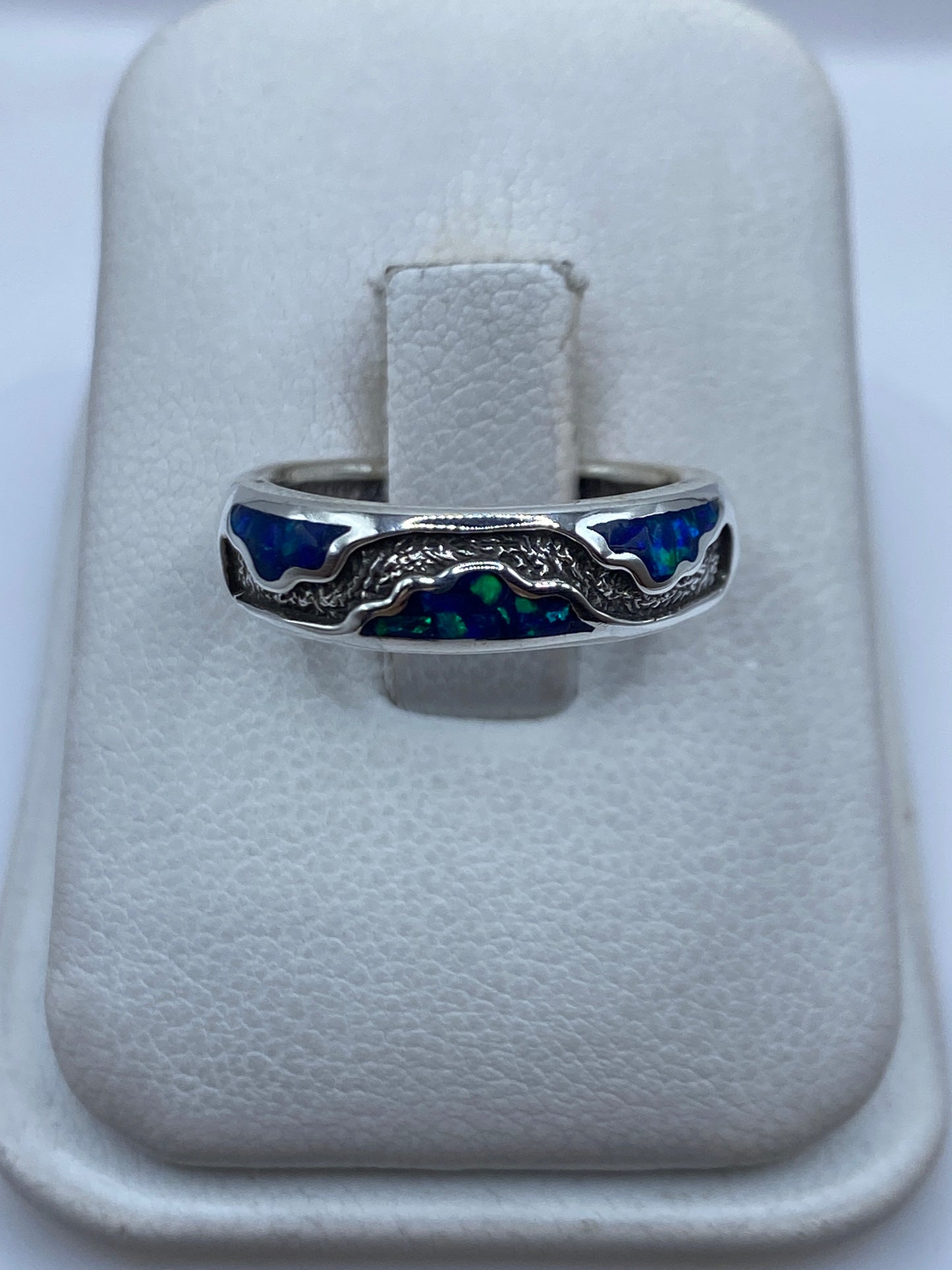 Anillo de plata .950 con Ópalo de Fuego azul engastado, vista superior