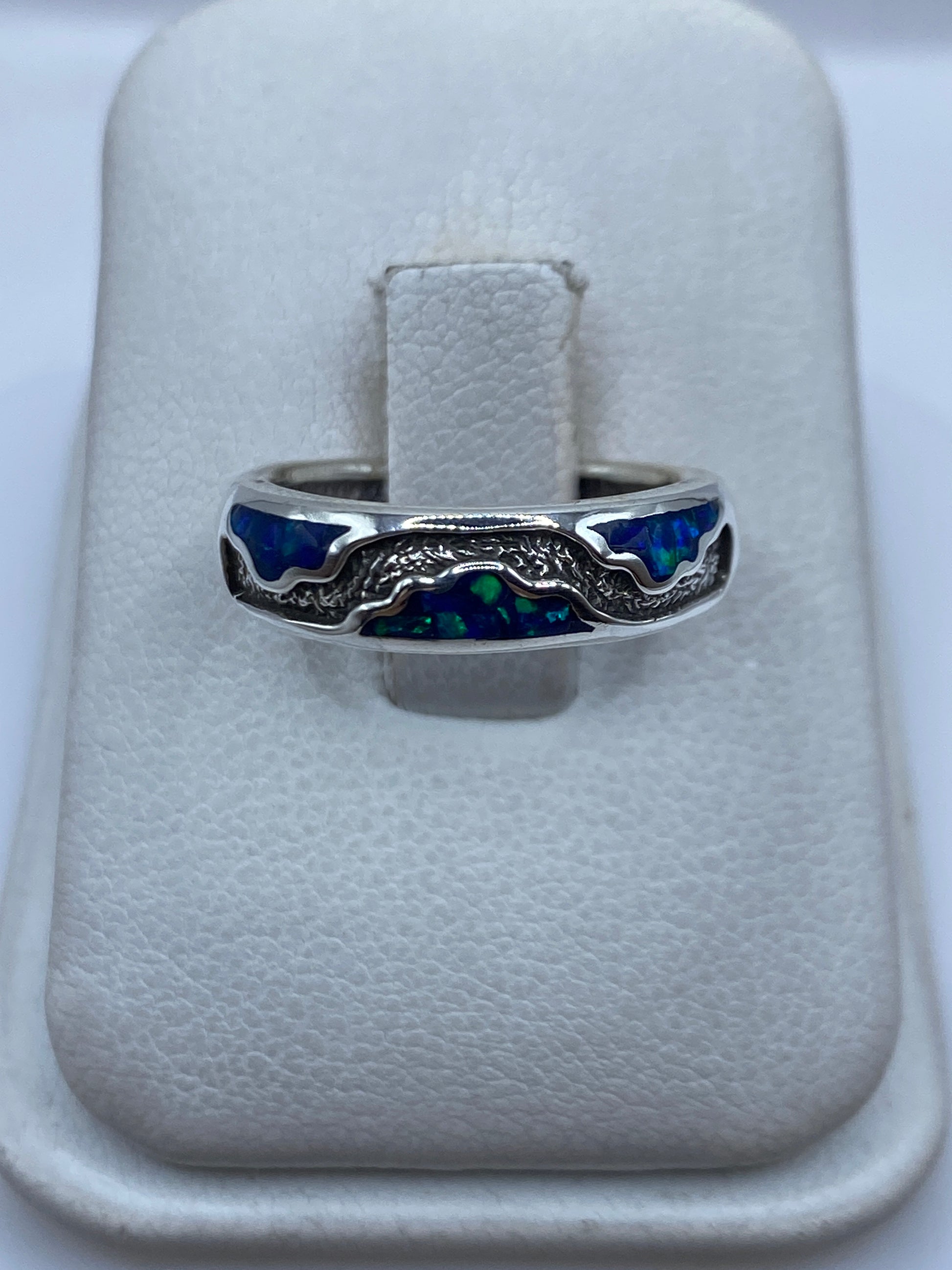 Anillo de plata .950 con Ópalo de Fuego azul engastado, vista superior