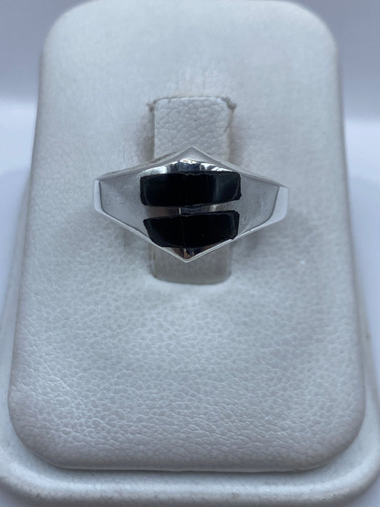 Anillo de plata .925 con dos rectángulos de ónix negro engastados en diseño geométrico