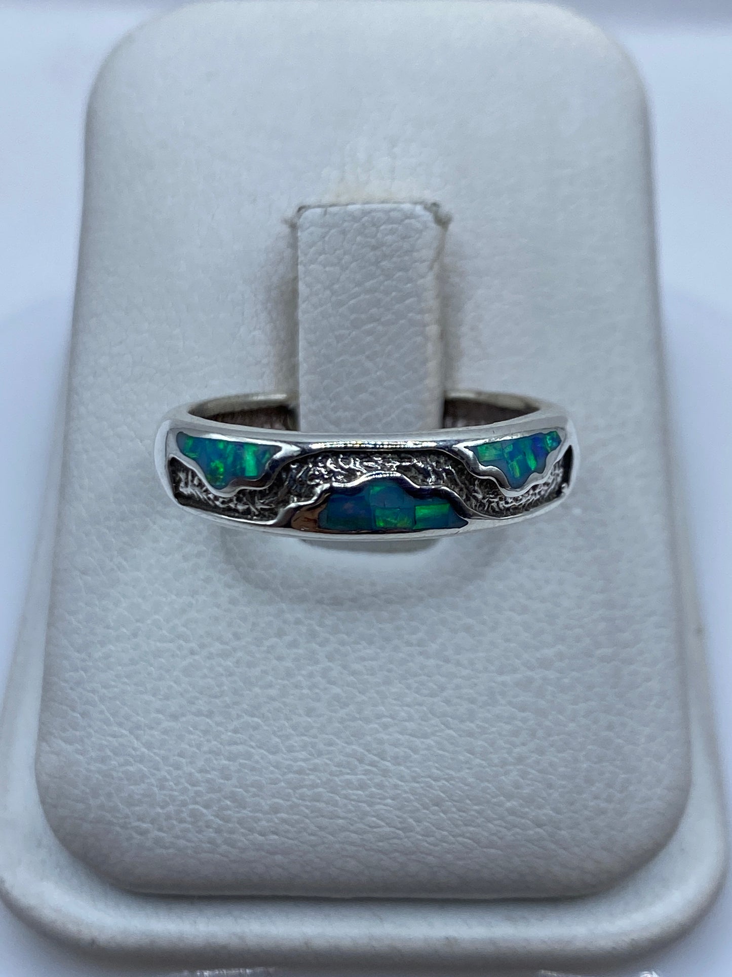 Anillo unisex de plata .950 con ópalo de fuego azul cielo en estuche blanco
