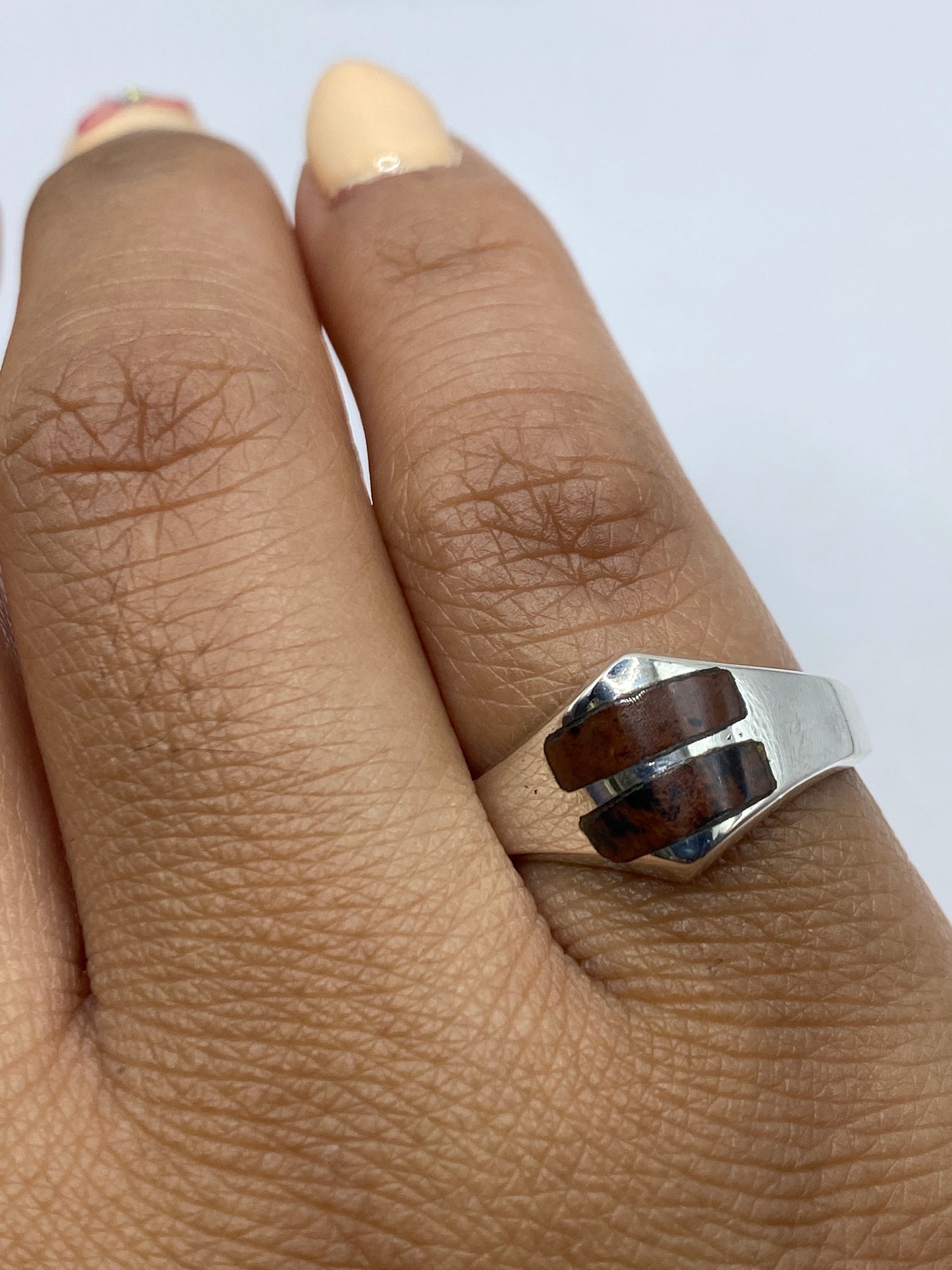 Anillo sobre fondo blanco con marca MEXICO925 visible en el interior