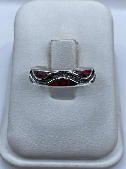 Anillo de plata .950 con ópalo de fuego multicolor en estuche blanco, vista superior