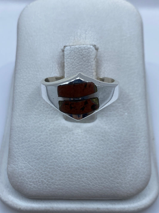 Anillo de plata .925 con incrustación de piedra café en tono neutro
