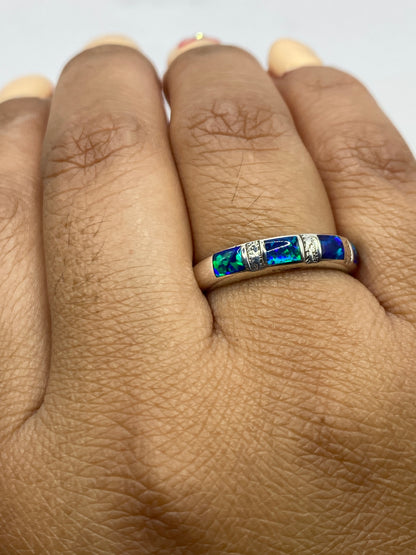 Anillo sobre fondo blanco mostrando el Quinto .950