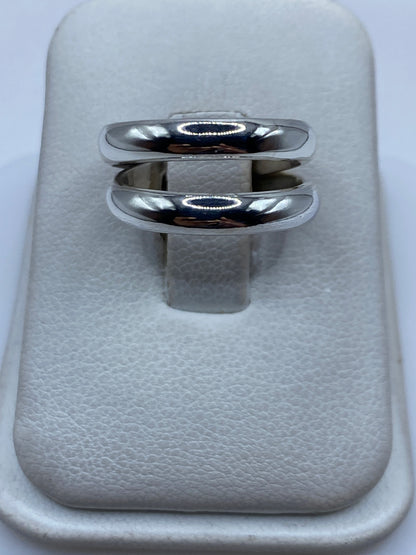 Anillo de doble banda en plata .925 con acabado espejo brillante en estuche blanco
