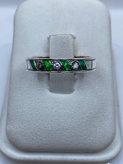 Anillo de plata .950 con ópalo de fuego verde limón en estuche blanco