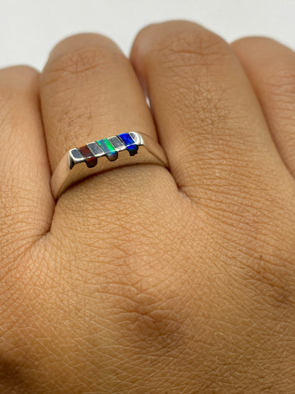 Anillo sobre fondo blanco mostrando el Quinto .925 en el interior