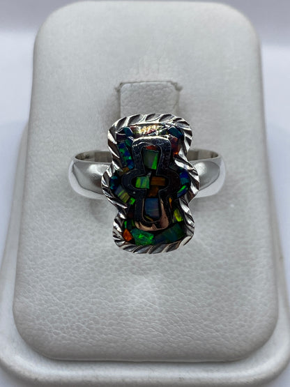 Anillo de plata .950 con ópalo de fuego multicolor y marco trenzado, vista frontal