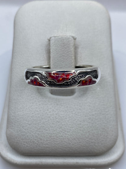 Anillo de plata .950 con ópalo de fuego rosa engastado a mano en Taxco