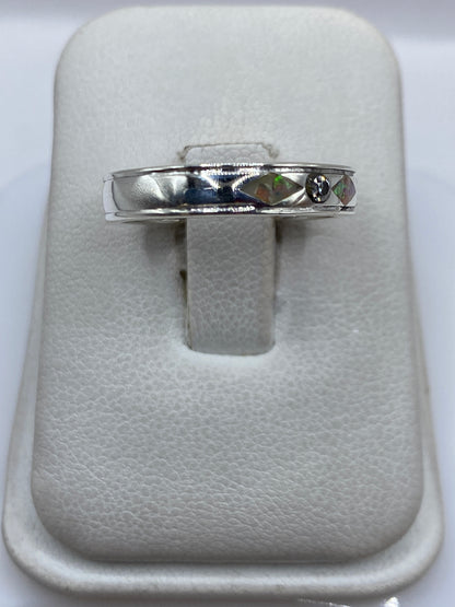 Anillo de plata .950 con ópalo de fuego multicolor en estuche blanco