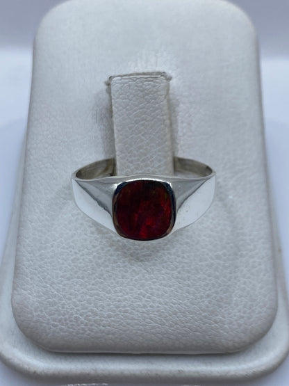 Anillo de plata .950 con ópalo de fuego multicolor engastado en banda minimalista