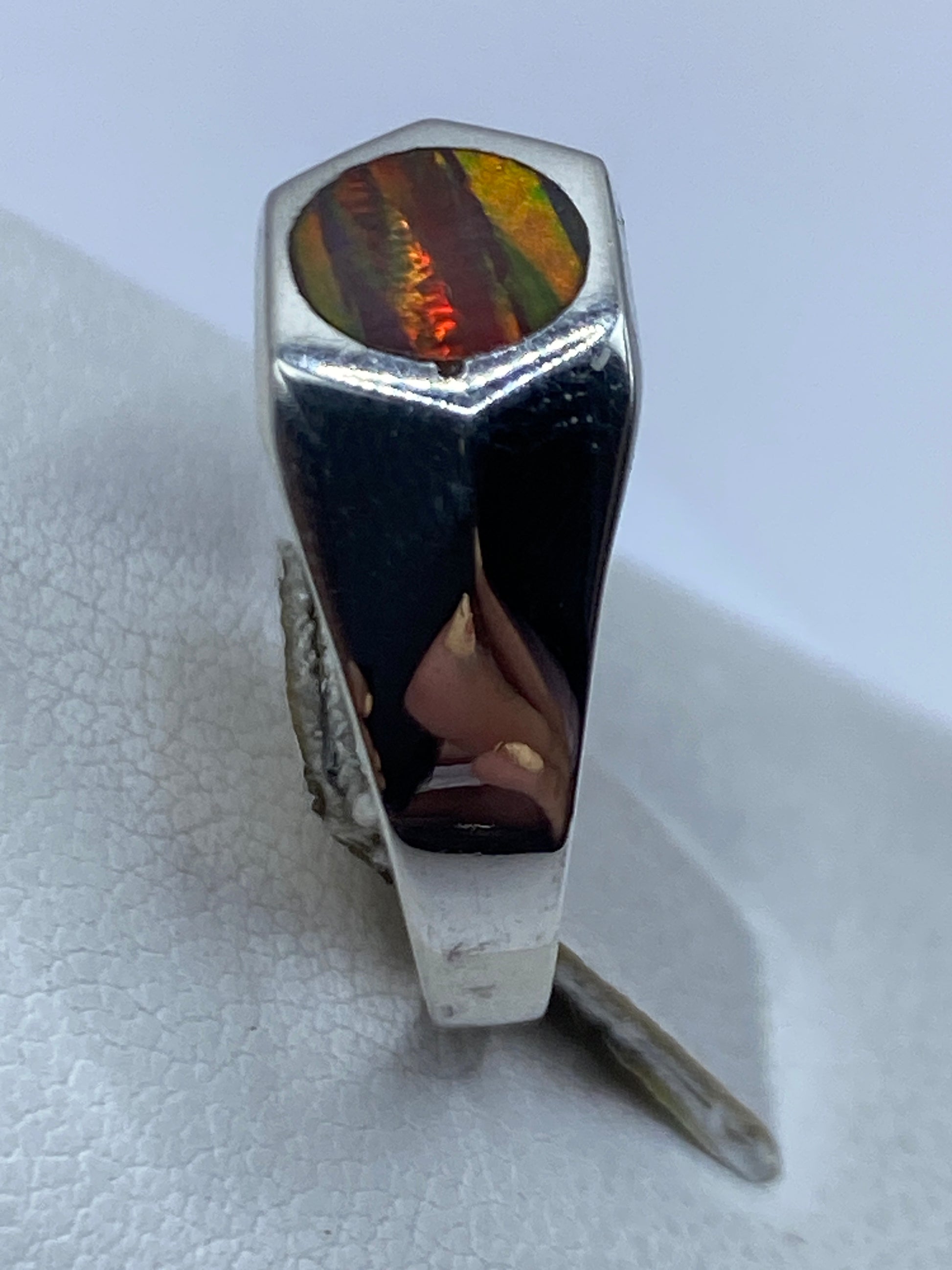 Lado del anillo en plata pulida con marca .925