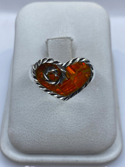 Anillo de plata .950 con ópalo de fuego naranja en forma de corazón