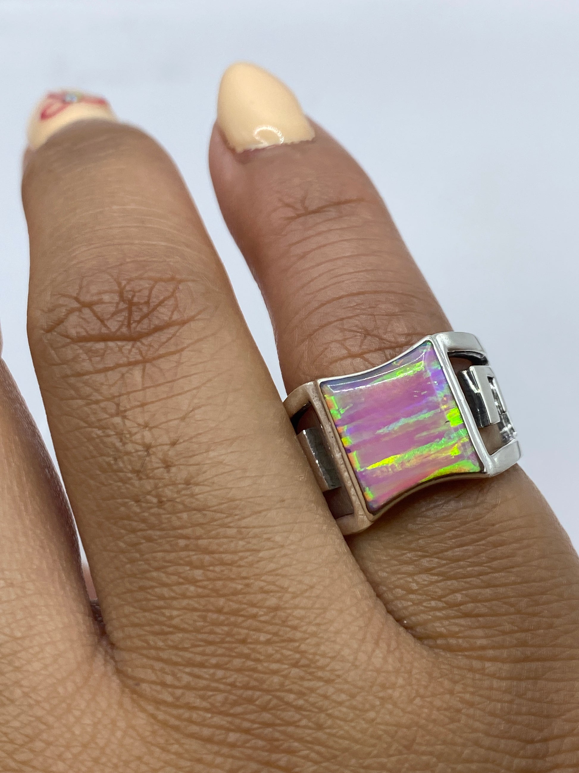 Anillo completo sobre blanco con sello de Quinto .950 visible en banda