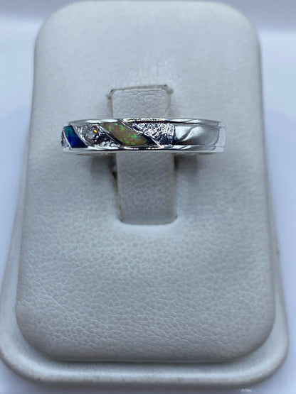 Anillo de plata .950 con ópalo de fuego multicolor en estuche blanco