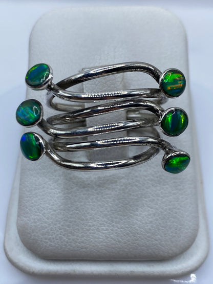 Anillo de plata .925 con ópalo de fuego verde limón, engastado a mano, en talla 9